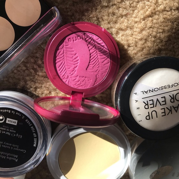 Makeup Bundle - Picture 2 of 6